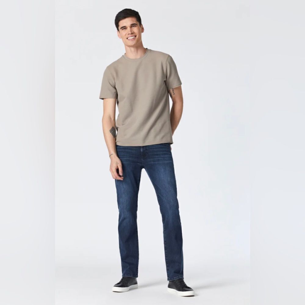 Mavi smooth denim 5-pocket style jeans. Size 32/32.